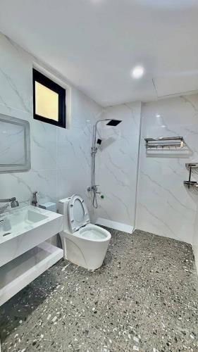 BÁN NHÀ PHỐ BÁT KHỐI XÂY MỚI - 5 TẦNG FULL NỘI THẤT - VỊ TRÍ SIÊU ĐẸP - CÁCH OTO 20M - 1