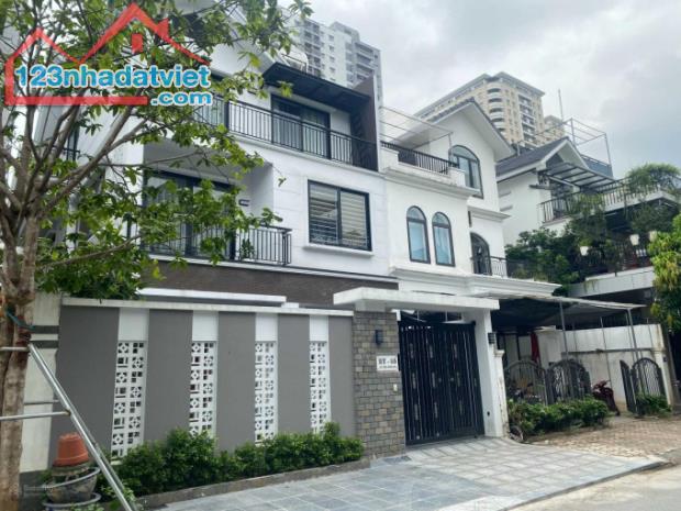BÁN BT KĐT TP.GIAO LƯU - PHẠM VĂN ĐỒNG - SĐ 190M, MT 11M, 4 TẦNG. 57,5TỶ - 0906655155