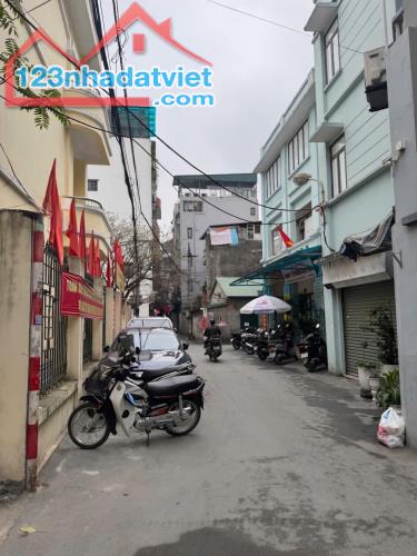 Siêu phẩm nhà Giáp Bát dân xây 40m 4t ngõ thông tiện ích bạt ngàn ngay trung tâm 8.98 tỷ