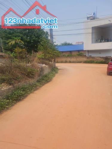 Chỉ 700 triệu- có Lô đất Thị Trấn Kép 144m2- Mt5,2m đường Ô tô tải vào đất - 2