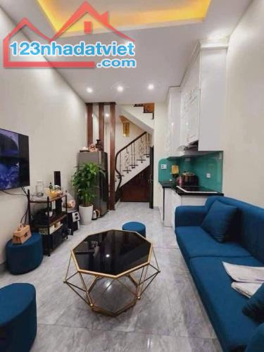 Nhà Đẹp Vừa Ở Vừa Kinh Doanh Phố Chợ Khâm Thiên, Đống Đa 17m, 4 tầng, mt 3m, giá 4.89 tỷ.