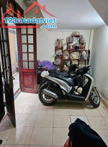 TẦM TIỀN BAY NHANH - CÁCH Ô TÔ 5M - NHÀ ĐẸP Ở NGAY - 1