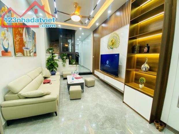 BÁN NHÀ PHỐ HOÀNG MAI, HOÀNG MAI, THANG MÁY XỊN SÒ 30M RA PHỐ THẲNG TẮP, 65M2, 11.8TỶ(CTL)