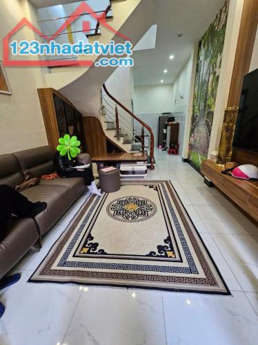 Bán nhà Ngõ 254 Phố Minh Khai, 33/35m2, Nhỉnh 5,5 tỷ, Ngõ nông, gần ô tô, Sân rộng. - 1