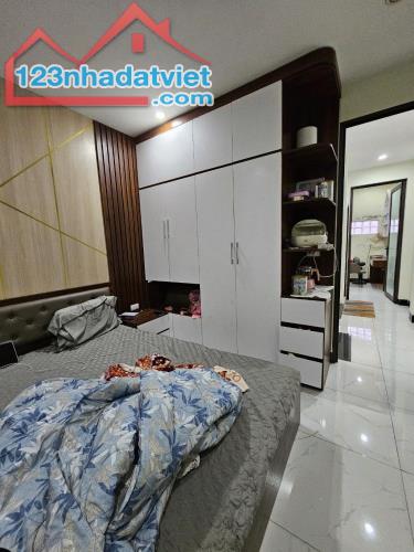 Bán nhà Ngõ 254 Phố Minh Khai, 33/35m2, Nhỉnh 5,5 tỷ, Ngõ nông, gần ô tô, Sân rộng. - 2