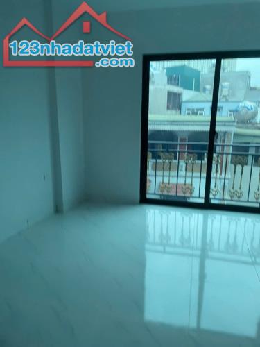 BÁN NHÀ MỚI 4,5 TẦNG – Ô TÔ ĐỖ CỬA GIÁ NHỈNH 6 TỶ – KIẾN HƯNG, HÀ ĐÔNG - 4