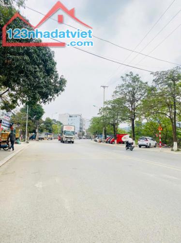 Bán nhà 4 tầng mặt phố Tôn Đức Thắng, Minh Quyết, Khai Quang, Vĩnh Yên. GIÁ: 12,x tỷ.