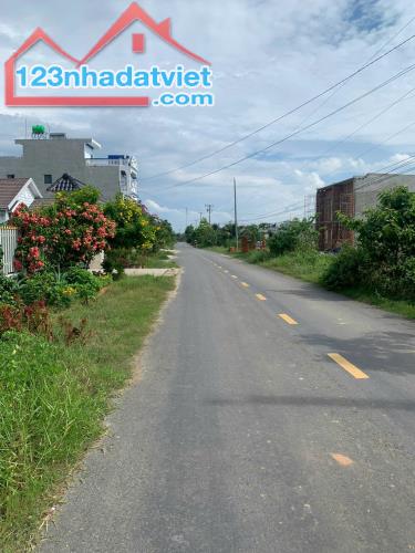bán đất  đường nhựa 10x42m(420m2),  xã Đức Hòa Thượng,Đức Hòa, Long An ,giá chỉ 4.7 tỷ.