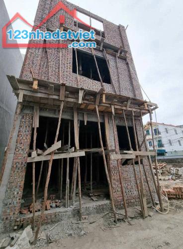 Bán nhà 3 tầng độc lập  đang hoàn thiện tại Quỳnh Cư , Hùng Vương , Hồng Bàng . Căn góc - 1