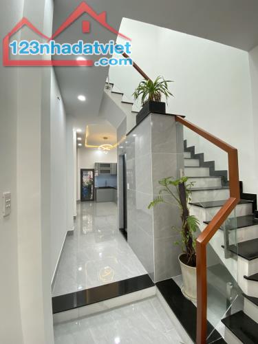 + Nhà mới vào ở ngay Mặt tiền Phạm Hùng P9 - Q8, 53m2 - ( 3.2 * 17 ). Giá 5.5 tỉ - 4