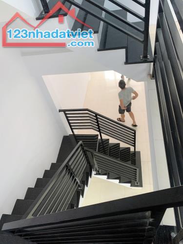 TÂN BÌNH - LÊ VĂN HUÂN - BÁN ĐẤT TẶNG NHÀ - HXH -DT:70M2 - 3 TẦNG, 4PN - GIÁ 7 TỶ - 3