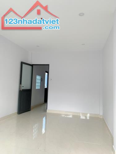 TÂN BÌNH - LÊ VĂN HUÂN - BÁN ĐẤT TẶNG NHÀ - HXH -DT:70M2 - 3 TẦNG, 4PN - GIÁ 7 TỶ - 4