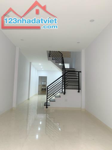 TÂN BÌNH - LÊ VĂN HUÂN - BÁN ĐẤT TẶNG NHÀ - HXH -DT:70M2 - 3 TẦNG, 4PN - GIÁ 7 TỶ - 5