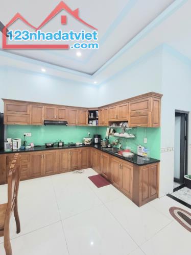 Bán nhà mặt phố Đỗ Xuân Hợp, P. Phước Long B, Q.9, 70m², 8.4 tỷ, 4 tầng, 7PN, 7WC. - 1