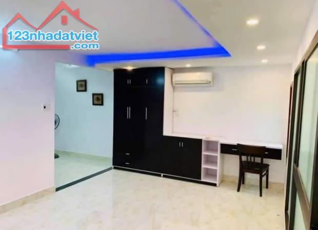 CHỈ HƠN 3 TỶ CÓ LIỀN NHÀ ĐẸP NGAY HOÀNG THỊ LOAN - DT 88M2 - CÓ DÒNG TIỀN. - 2