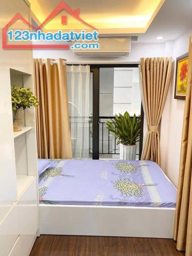 Bán Nhà Hoàng Quốc Việt. Cầu Giấy. Lô Góc. DT 15m2. MT 2,5m. 5 Tầng. Giá 3,56 Tỷ.