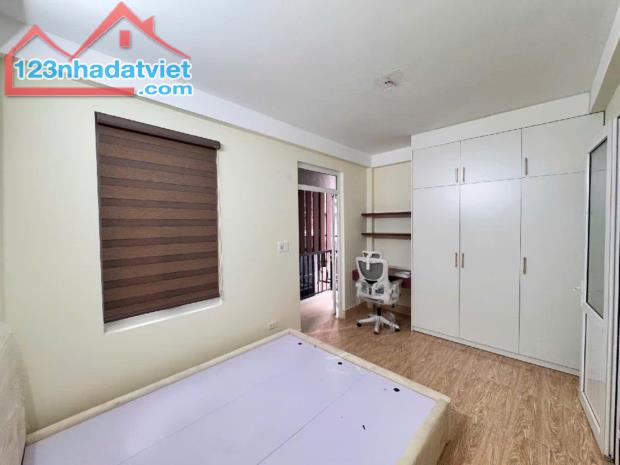 Bán nhà Ngõ Đê La Thành vị trí đẹp 23,6m giá 5.65 tỷ