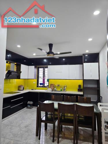 Bán nhà phố Hoàng Cầu, Đống Đa, ô tô tránh, tiện kinh doanh, 7 tầng 63m2 giá 38.5 tỷ - 2