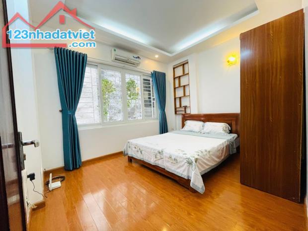 Cần bán gấp nhà tập thể khu vực Thành Công, Ba Đình, ô tô đỗ chân cầu thang.