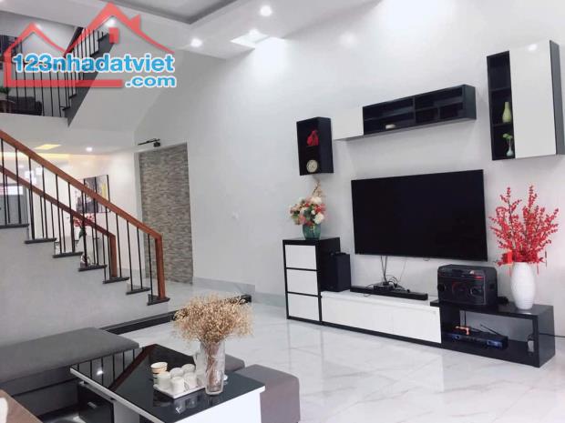 Vỡ Òa! Nhà Đẹp Nguyễn Trãi - 40m², 5 Tầng, Full Nội Thất, Giá Chỉ 7.6 Tỷ!