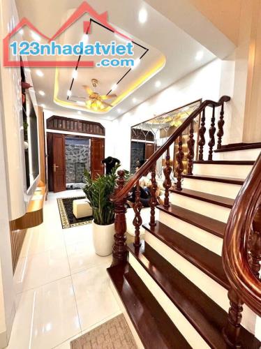9 TỶ ,40M,4 TẦNG ,FULL NỘI THẤT SỊN SÒ,QUAN HOA ,CẦU GIẤY,VÀI BƯỚC RA PHỐ,NGÕ RỘNG