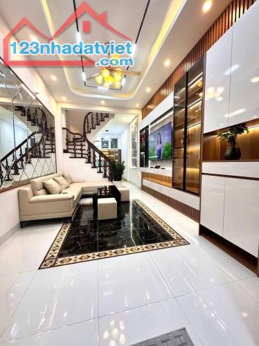 9 TỶ ,40M,4 TẦNG ,FULL NỘI THẤT SỊN SÒ,QUAN HOA ,CẦU GIẤY,VÀI BƯỚC RA PHỐ,NGÕ RỘNG - 1