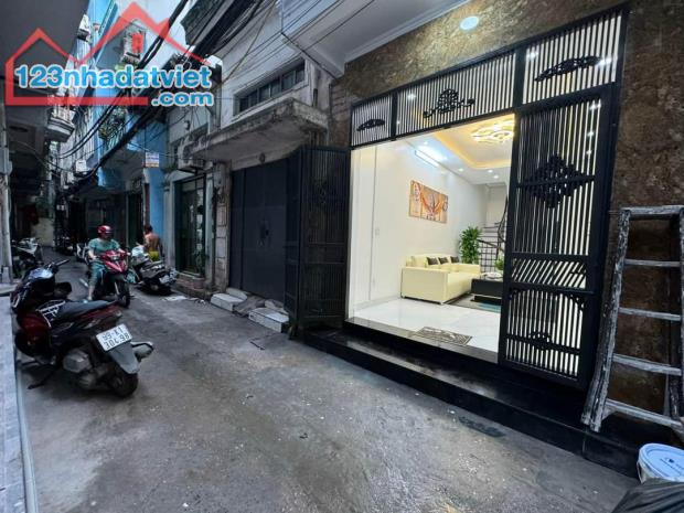 Phân lô Hoàng Cầu 81m2 lô góc - ô tô đỗ cửa - ngõ thông mặt tiền 7m chỉ 14 tỷ
