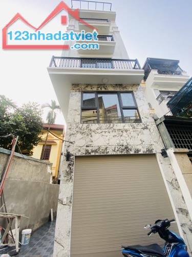Siêu phẩm 6 tầng Bát Khối, Lô góc, thang máy, ngõ ô tô tránh, 42m, MT 4.4m, giá 9.x tỷ