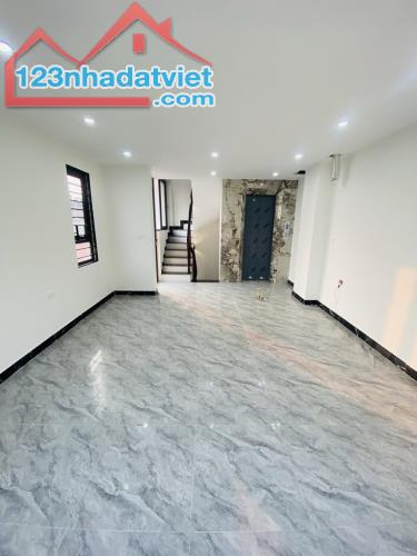 Siêu phẩm 6 tầng Bát Khối, Lô góc, thang máy, ngõ ô tô tránh, 42m, MT 4.4m, giá 9.x tỷ - 1
