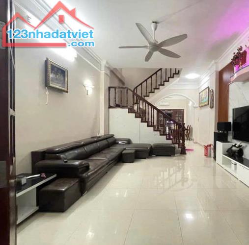 Bán nhanh nhà phố Nguyễn Khánh Toàn, Cầu Giấy, ở hoặc kinh doanh cực tốt, 62m, nhỉnh 13 tỷ - 1