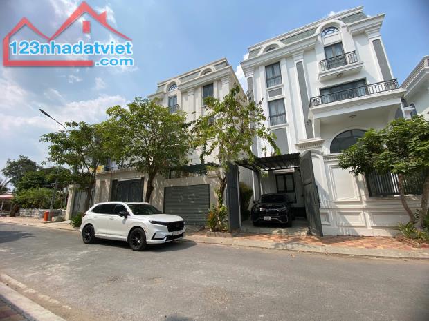 Cho thuê villa khu đô thị Hưng Phú,nội thất có sẵn