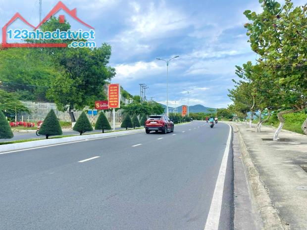 Đất Nha Trang 276,7m2 mặt biển Phạm Văn Đồng