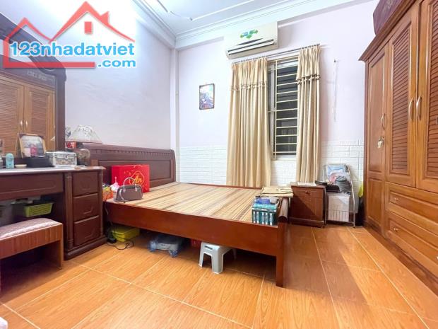 Bán nhà Bùi Xương Trạch, Thanh Xuân, nhà đẹp 5 tầng, 2 mặt thoáng, cực gần ô tô