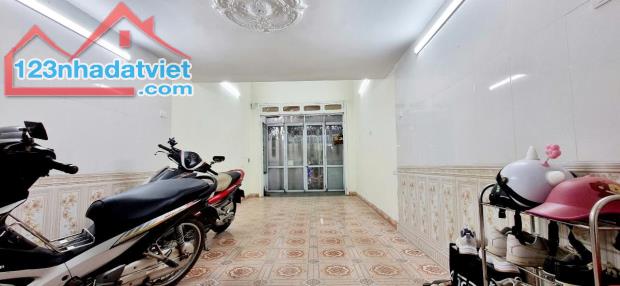 MẶT PHỐ GIÁP BÁT – VỊ TRÍ VÀNG KINH DOANH – NHÀ ĐẸP NỞ HẬU – CHỈ 13.95 TỶ  Diện tích 53m², - 2