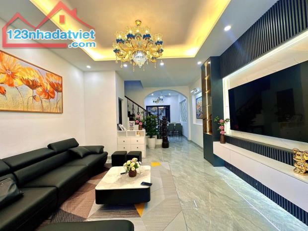 47m2+4T Giá Rẻ Giật Mình Ngõ Rộng Thoáng Phố Cầu Giấy chỉ 9.6Tỷ