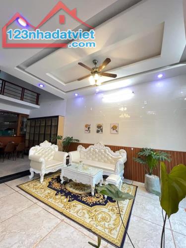 Nhà 2 tầng MT Võ Chí Công – Kinh doanh tốt – Gần FPT – Giá chỉ 6.7 tỷ