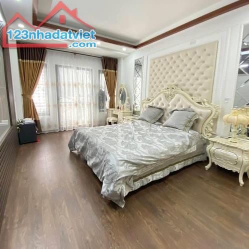 ▪️Ngay cạnh AEON LONG BIÊN ▪️52m2. Nhà dân xây cực chắc ▪️Thiết kế 6 tầng , 4 ngủ master - 1