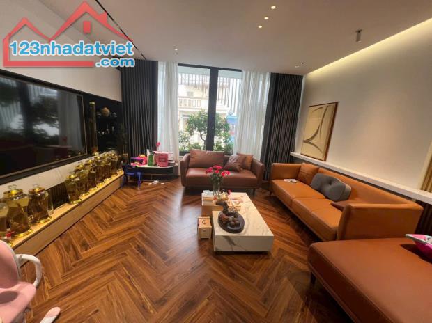 Bán Nhà 5 tầng có thang máy ngay sau trung tâm hành chính Hồng Bàng, Sở Dầu Lh 0979087664