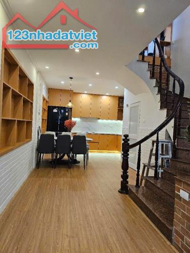 Bán nhà Phố Hào Nam, Nội Thất Đẹp, Hai Mặt Thoáng, 42mx4T, Giá: 7.6 Tỷ, Lh: 0396935190. - 1