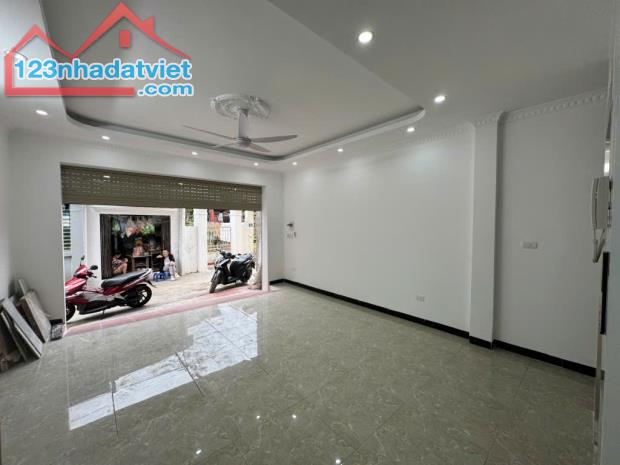 NHÀ ĐẸP LONG BIÊN – THANG MÁY – GARA ÔTÔ – ĐƯỜNG THÔNG – GIÁ TỐT - 2