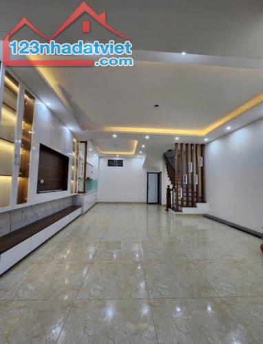 R.ẻ vô địch, chưa có căn thứ 2- Cầu Am- 37m2- Ngõ thông- Nhỉnh 6đ - 2