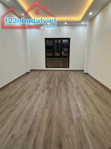R.ẻ vô địch, chưa có căn thứ 2- Cầu Am- 37m2- Ngõ thông- Nhỉnh 6đ - 3