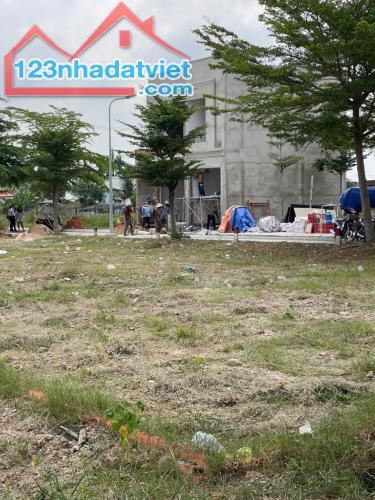 Đất nền hàng xóm VinHomes Hóc Môn - 1