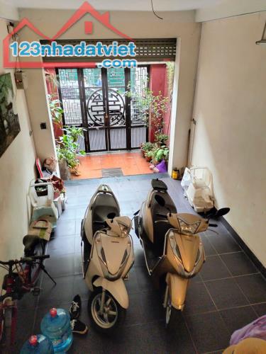 NHÀ PHÂN LÔ PHỐ THỊNH QUANG,Ô TÔ ĐỖ CỬA KINH DOANH VĂN VP, HÀNG XÓM ROYAL CITY CHỈ 15,5 TỶ
