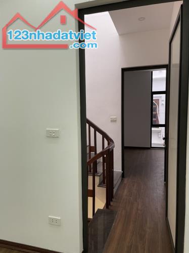 Bán nhà phố Định Công Thượng, Hoàng Mai. 43m2 x 4 Tầng. MT 4.5m. Nhà đẹp. Ở ngay. Hơn 8 Tỷ - 2