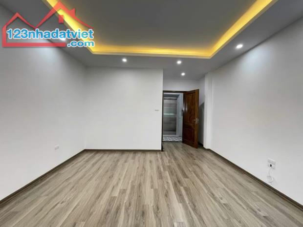 PHÂN LÔ PHÁO ĐÀI LÁNG💥 50M2 x 7T💥 MT 4M💥 NHÀ MỚI💥 GẦN PHỐ💥 THANG MÁY💥 Ô TÔ ĐỖ CỬA - 3