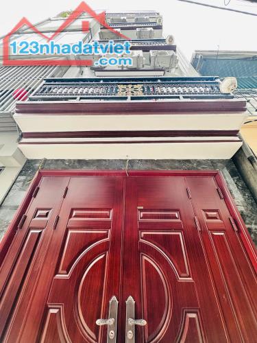 Bán nhà 42m 6 tầng thang máy 7.9 tỷ cạnh Resco đối diện CV Hoà Bình tại Cổ Nhuế. Hà Nội