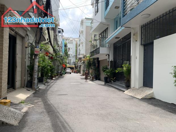 CHÍNH CHỦ - HẺM XE HƠI - DT 39M2 , DÀI 13M - 4 TẦNG ĐÚC VỚI 5 PN,3WC , PHAN TÂY HỒ - PN - 5
