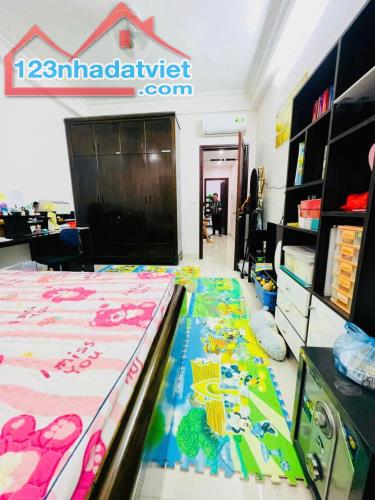 Bán nhà đẹp ôtô đỗ cổng phố Lạc Long Quân 50m2 4tầng mặt tiền 4m 8.8 Tỷ gần Hồ Tây - 3
