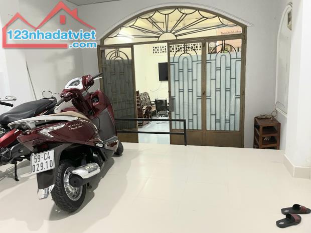 Bán nhà Q7 mặt tiền Lê Văn Lương P Tân Phong - DTSD 215m2 - giá chỉ 13,2 tỷ